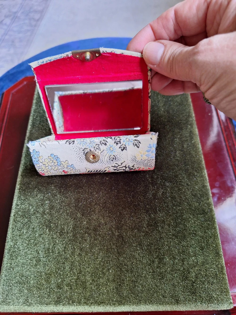 Silk Fabric Vintage Mini Lipstick Case - Ivory with Red Floral Motif